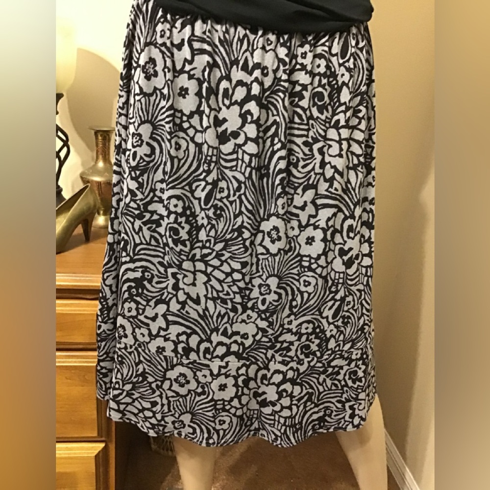 Gray and Black Elastic waist.